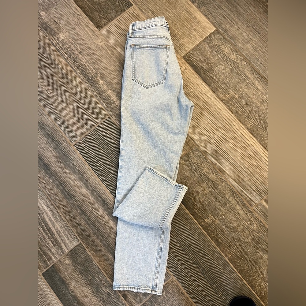Abercrombie Ultra high rise women’s jeans. 90s straight. Size 10 regular.